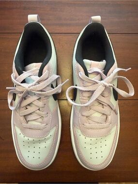 Nike Youth Size 5.5  In New Condition